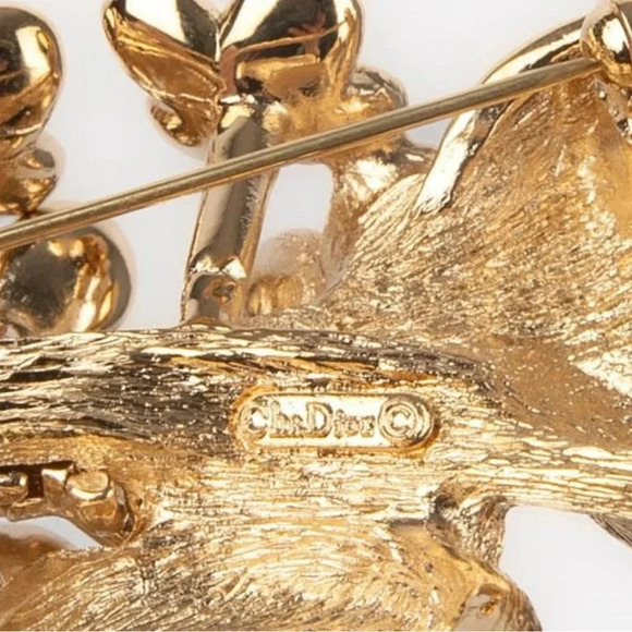 Dior Vintage Grape Brooch with crystals - Picture 4 of 4